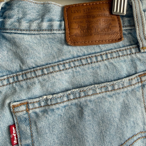 Levi’s Wedgie Mid Thigh Cut Off Shorts - Picture 3 of 9